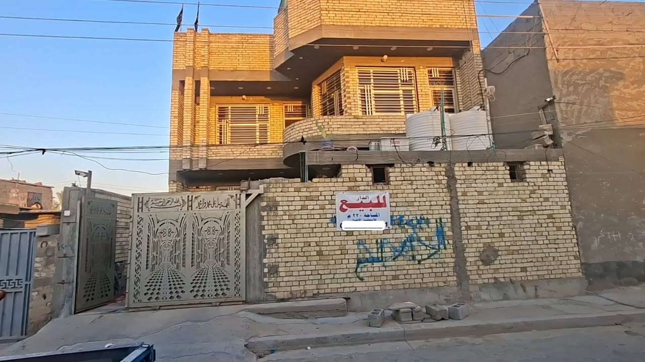 السلام عليكم دار للبيع طابقين  في منطقه جسر ديالى حي السلام الثانيه قرب محطه الماء الجديده متوفر جميع الخدمات  كهرباء ماء انترنيت شارع تبليط  بيت بناء حديث 2025 البناء طابوك الارضيه رفت كامل أرضية بورسلين جدار سراميك بيت جاهز من كلشي
المساحه 220 
الاستقبال 7×4.5
المطبخ 4×5
الصاله 4×9
الغرفه1 /5×4 
الغرفه2 /5×3.50
الطابق الثاني مثل تصميم الطابق الاول اي شي ميختلف الاتصال هاتف ***********
