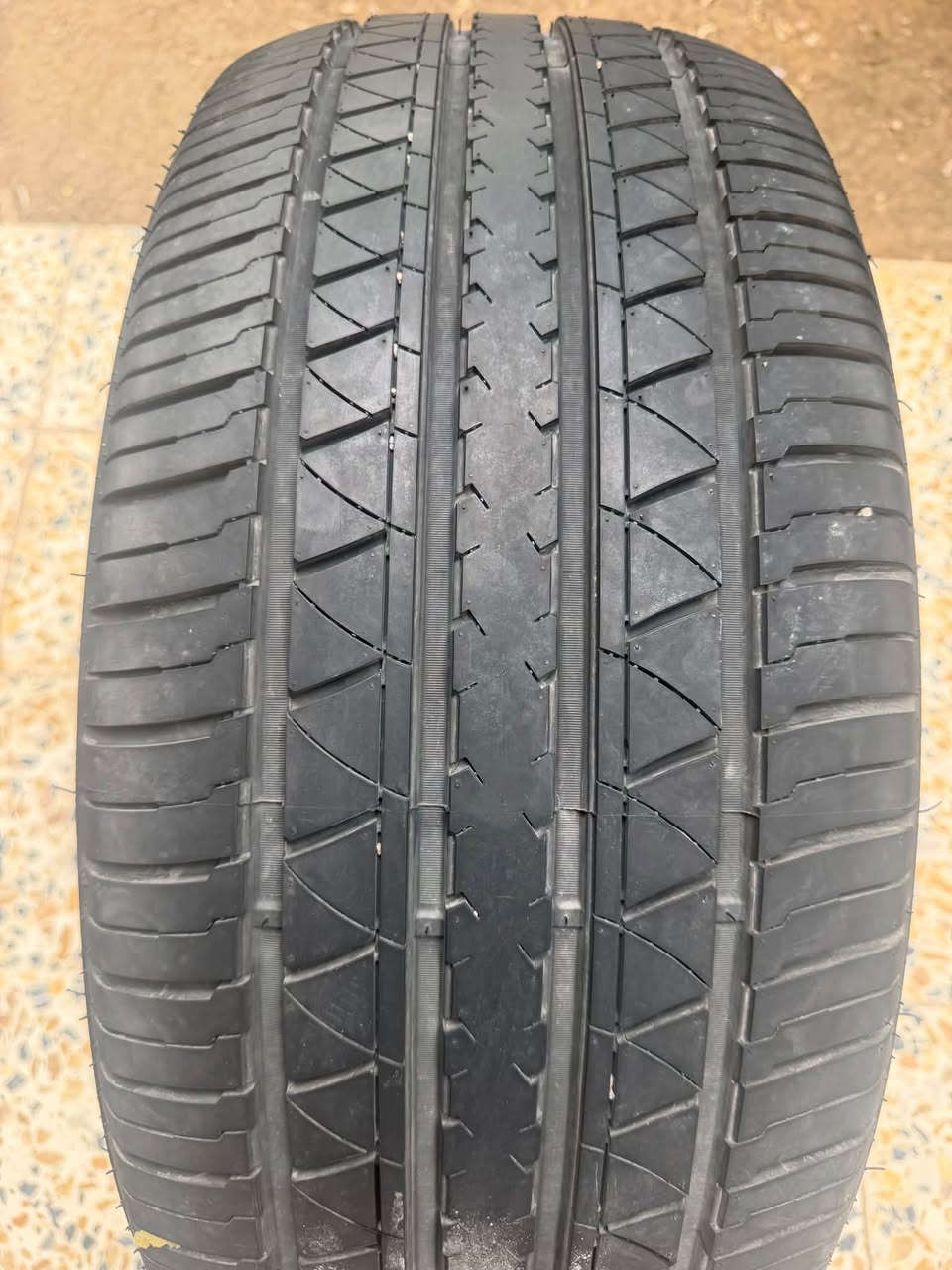 سلام عليكم
زوج تايرات صيني درجه اولى قياس 275/45/20
استعمال من الشركة للبيت وفتحتهن للبيع
***********
