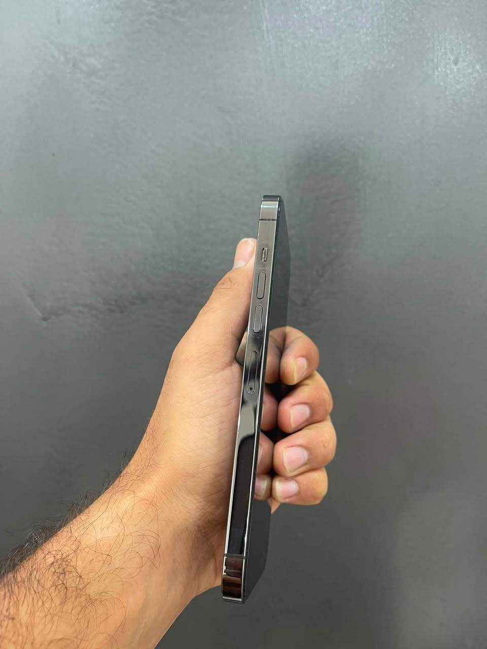 متلكه هيج نضافه بهيج سعر 
السلام عليكم ايفون 13 برو ماكس امريكي LL/A نموذج M مكفول من الزلغ اذا لكيت زلغ تاخذه بلاش مكفول من التبديل والفتح وتربروف بي خط خفيف كلش بالعرض تركز بي يلا يبين جهاز مال جناي صوت يسطر كامرات كلشي فول الفول ذاكره 256 بطاريه 77 الجهاز على ايدي وشحنه يخبل مستعجل على بيعته 600 وبي مجال مكاني بغداد ***********
