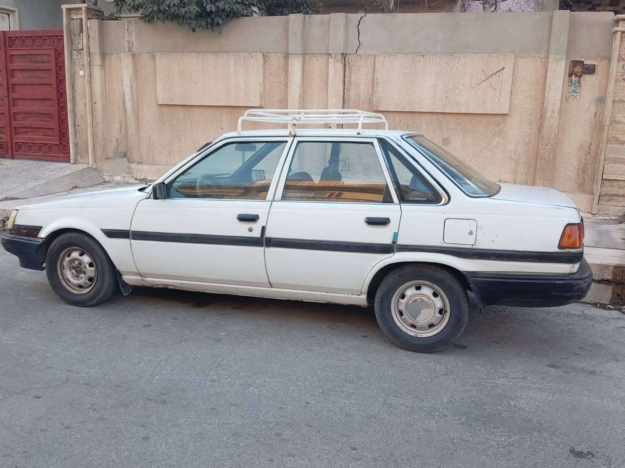 سيارة تويوتا DX موديل 1985
كاوبون موجود (كود) 

السنوية الى 2030

السيارة كدام العين مثل ما تشوفوها السعر 22
وبيها مجال 

رقم الموبايل ***********
