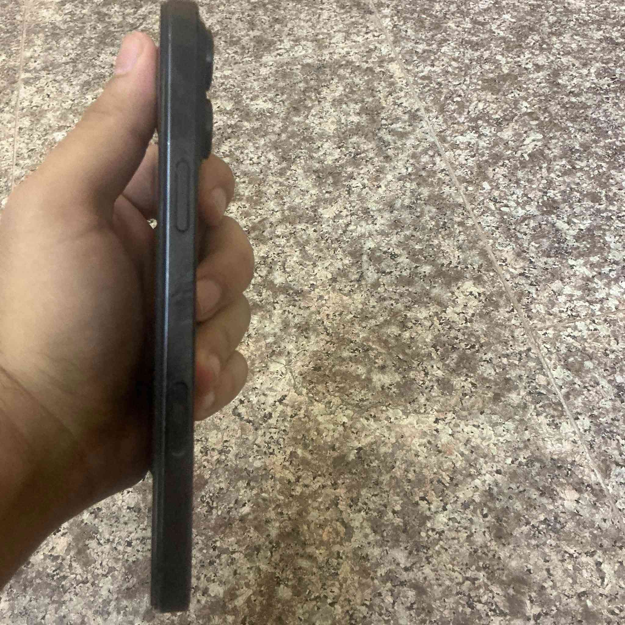 ايفون 16 برو ماكس • 256 • شاشة مبدلة