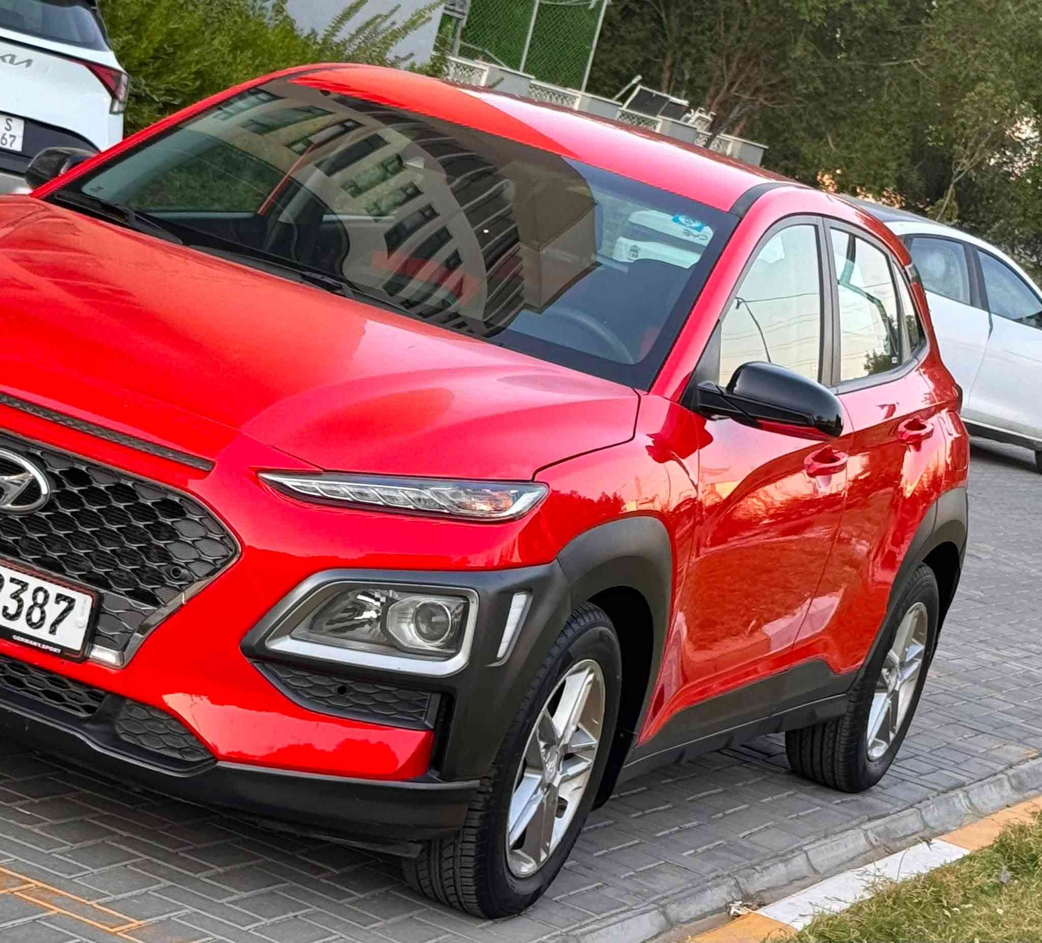 السلام عليكم
🇰🇷 Hyundai Kona 2019 🇰🇷
   هيونداي كونا 2019 امريكي ✅
       لون برتقالي مميز 🍊
رقم بغداد بأسمي سنويه وهزه ورقم جديد تحويل مباشر 
ماشيه 55.000 مايل استخدام نظيف 
حادث جاملغ وبنيد فقط وبيها طخه باب خلفي بسيطه 
سونار ورقم شاصي مرفق بالمنشور 
                                       KM8K12AA7KU222373 

مواصفات عاديه ✔️
( محرك 2000 دوش ، كير AT ، شاشه ، كامرا ، تحكم استيرن ، تحديد مسار ، رادار امامي ، توقف ذاتي ، وضعيات قياده ) وباقي المواصفات المعروفه 

السعر : 110 وبيها مجال بسيط 💵
العنوان : بغداد / الكرخ / حي الحسين 🏠
الهاتف : *********** ( متوفر واتساب ) ❇️

