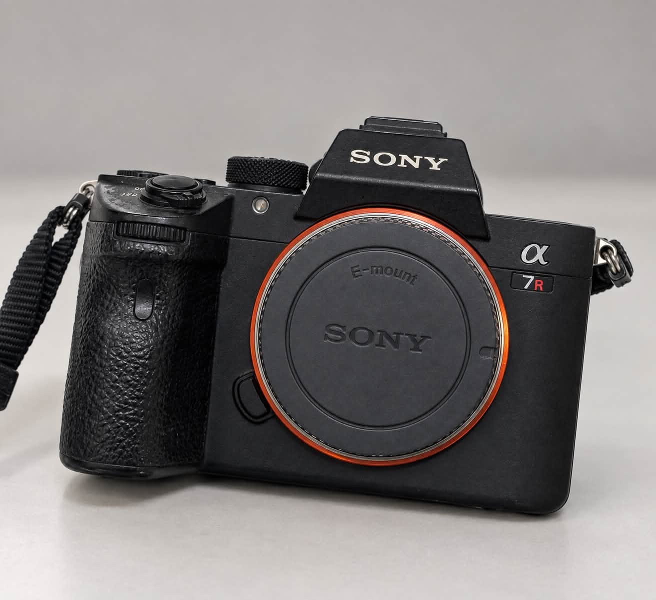 📸 للبيع كاميرا Sony α7Rlll

• الحالة: نظيفة جداً
• الاستخدام: شخصي
• الكاميرا تعمل بصورة ممتازة
• جميع الأزرار والتحكمات تعمل بشكل طبيعي
• مناسبة للتصوير الفوتوغرافي والفيديو
كرتونه وباقي تفاصيلهه كله موجودة
📍 بغداد
📩 للجادين فقط، التواصل خاص
***********📞
البيع بعد المعاينة والفحص.
