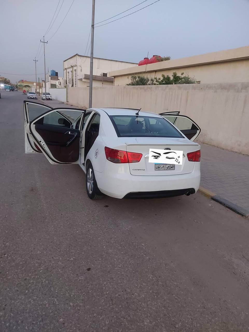 كيا سيراتو 2011 لون ابيض محرك 1600دوش
محرك 
تبريد شغال 
كير 
الدواخل لونين 
حاكيه
فتحه
بيها بارد كما موضح بالصوره فقط هذا البارد اثر دحچة ستوته
اشاير بالمري 
رقم اربيل  
مكفولة من الضربه
مكان السيارة نجف  حي الجمعية 
وكالة بأسمي  تريد  مداور. تريد وكالة
#السعر90قابل_قابل_للتفاوض 
***********
واتساب ماسنجر اتصال
