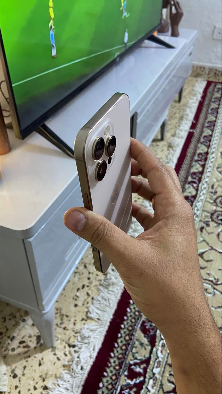 آيفون ١٦ برو ماكس • نظيف ١٠٠% • بطارية ٩٠%