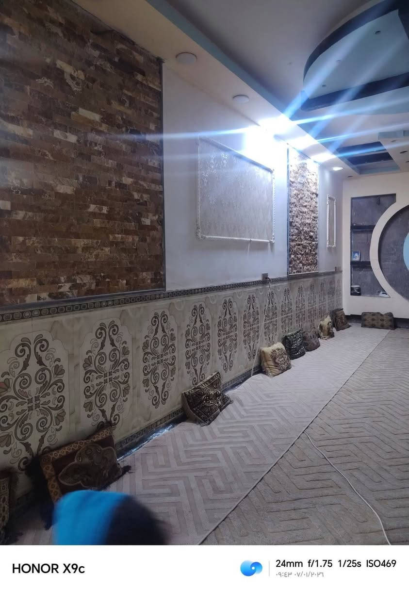 سلام عليكم بيت للبيع مساحه ٢٠٠ م طابقين بناء حديث طابوك بناء دنك صب دائر البيت بيه غرف نوم عدد ٥ وصالات عدد ٢ واستقبال ١٠ في ٤ وصحيات داخليه خارجيه كربلاء حي الجهاد قرب الحزام الأخضر ثالث قطعه عن الشارع *********** خلف محمد إياد ابو الامريكي
