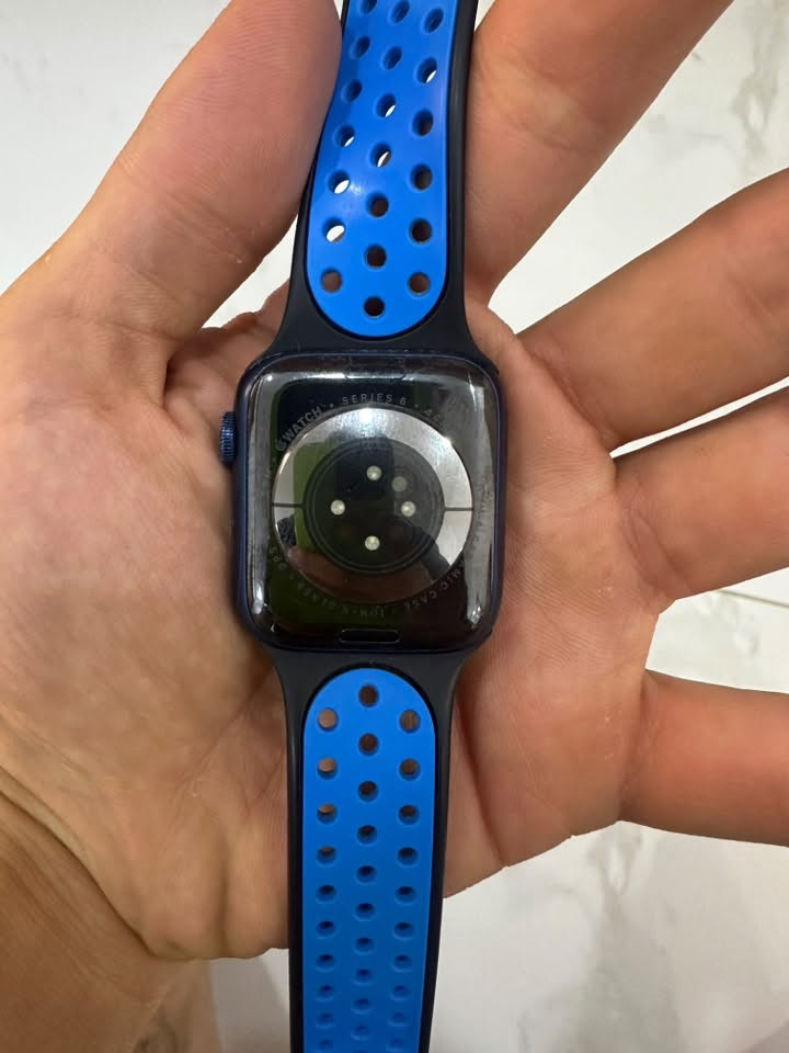 السلام عليكم
Apple watch series 6 
غير مفتوحة ، مع علبتها و سيرها الاصلي و وياها كيبلين شحن الاصلي وواحد ثاني و عدد من السيورة الاضافية للبيع 
١٧٠ الف و بيها مجال بسيط و شكرا
للتواصل 
***********
