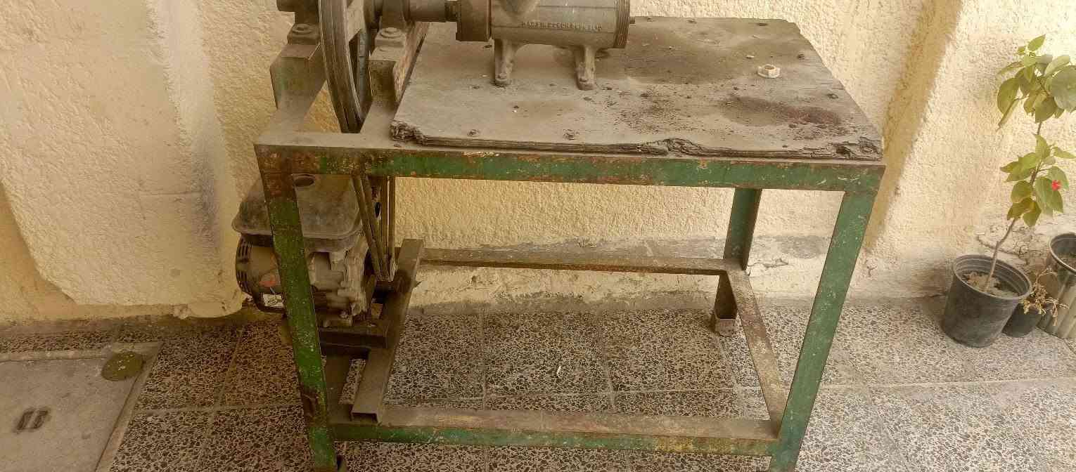 شوايه همبرجر كريب اصليه السعر 500 وبيها مجال مثرامه حجم 32 نظيفه سعرها 160 المكان الشعله ***********
