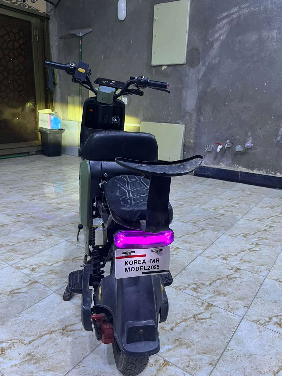 سلام عليكم للبيع دراجه r9دراجه حلوه ونضيفه بطاريات نص عمر أبيعك تعبانات عنوان البصره منطقه الحشد الجديده رقم  السعر250وبيها مجال ألهاتف***********
