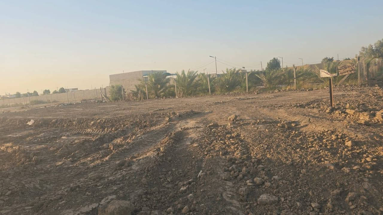 سلام عليكم  قطعه للبيع بحي جوادين نزله 3مساحه 300واجه 10نزال 30 سعره خاص  رقم ***********
