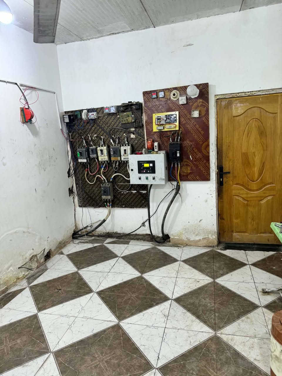 موقع للبيع 
المكان الناصريه شارع 30 
حمل 1200  قابل للزياده بي مكاين بومه95 وسكانيا 143  وسكانيا 143 كاطعه 
حصة 750 كيفي 
الارض للدولة مو تجاوز ولا ايجار 
***********
