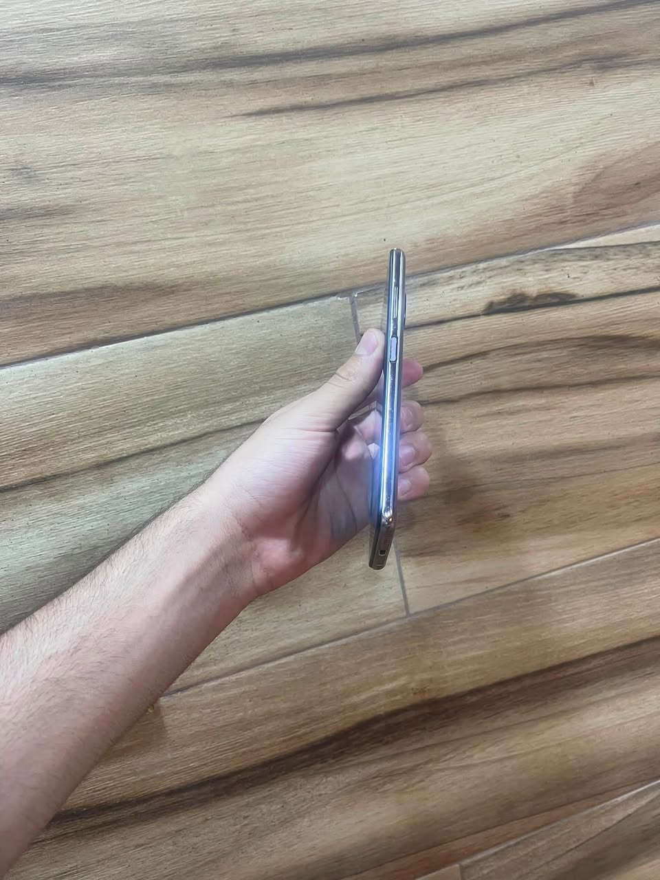 السلام عليكم.
Poco X3 pro.
الجهاز حلو نضيف. 
ذاكرة 256.
60 فريم في ببجي.
كله بلادي مامفتوح شرط.
الجهاز سلس وحلو وكاميرات حلوه وصوت واتصال و سيمكرت كله شغال.
سعره مناسب.
ويرهم مراوس.
هــــ. ***********
موجود اتصال و واتس اب و خاص.
