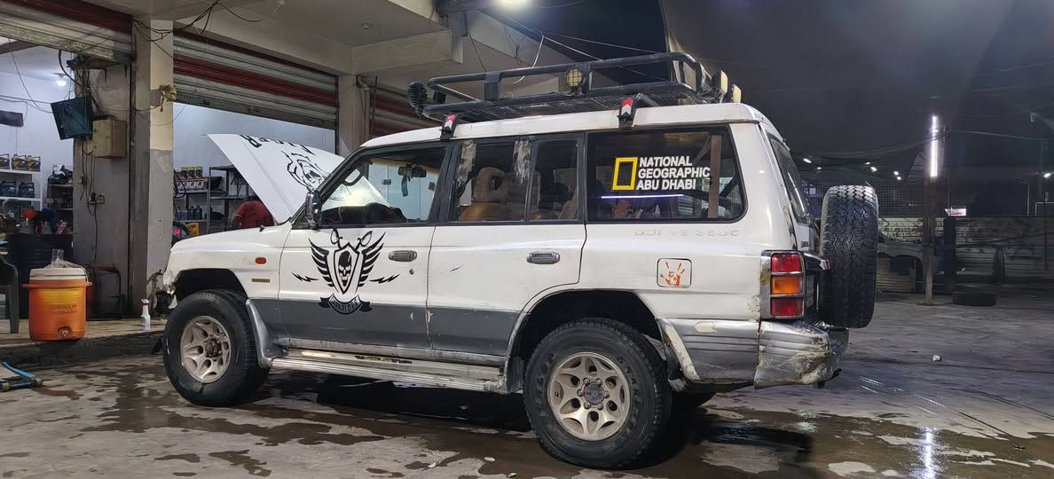 السلام عليكم متسيبوشي باجيرو مديل ٩٧رقم بغداد كير اتماتيك محرك بطة داخل حلو مسجل شاشة  تيرات انضاف السيارة جاهزة وياهة دعاميات بل جمطة وهواي غراض وياهة بسم جيرانة شرط علا مكاتبة مروري تحويل نفس اليوم بيهة سيبايا جبيرة السعر ٢٥ وعليهة ٦٠٠غرمات علا مشتري مكاني الزعفرانية ***********
