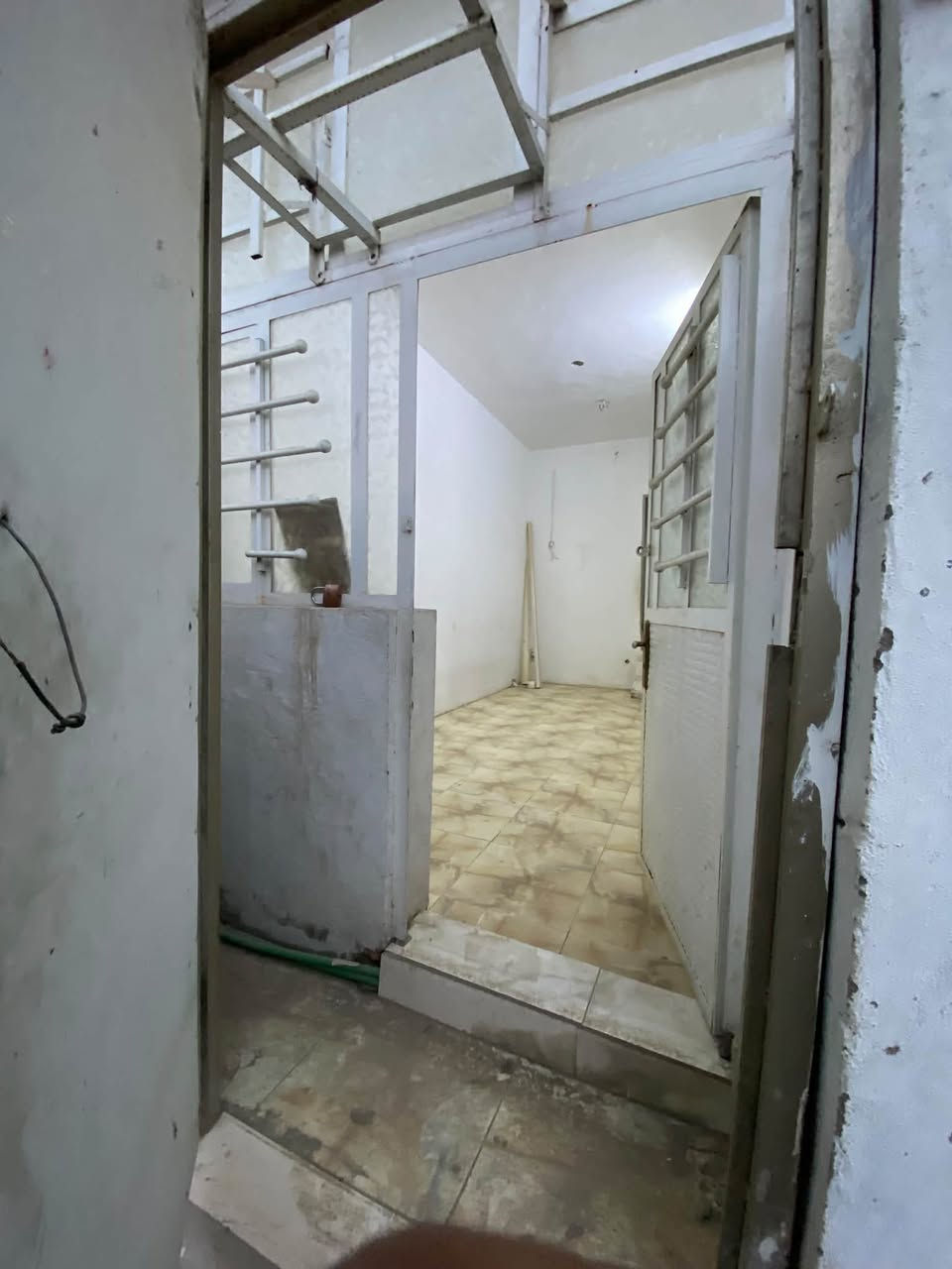 مشتمل للإيجار • طابق أرضي • غرفة واحدة