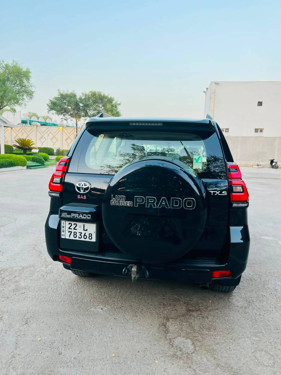 برادو  TX.S 
2023
SAS
مستخدم  عداد 100 الف km
حجم المحرك V6 
مفتاح التشغيل بصمة
فتحة سقف سلايد روف
‏ABS
فور ويل 
شاشة اصلي
كامرا دوارة
حساسات امامية
حساسات خلفية
لايت زينون + LED
كشافات زينون
بك لايت LED
مقود جلد
مثبت سرعة
المودات والاوامر الصوتية
حركة المقاعد الاماميه كهرباء 
مقاعد عدد 7
مقاعد جلد
تبريد شاشة
ثلاث قطع تبريد
ثلاجة
شاشة لتحكم التبريد الخلفي
اشاير بالمري والمري كهرباء 
السعر 43000 الف دولار

***********
‎‏‎

‏
