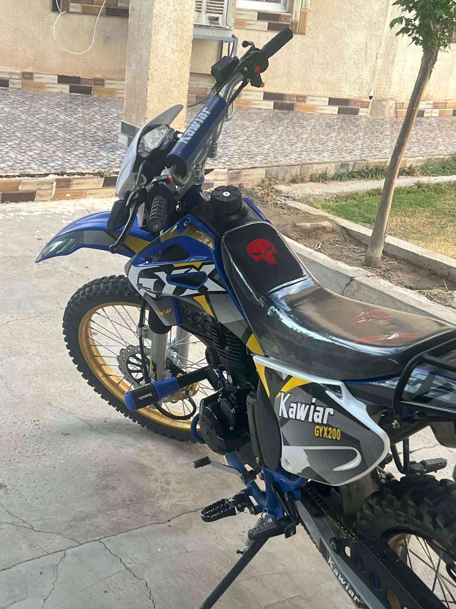 السلام عليكم 
ماطور للبيع قفاز كايويار 2025
صارلو40يوم من مشدود
محرك 200Cc شلعه ومعدل 
مكفول كفاله عامه 
شاصيو لا كسر ولا فطر شرط
كهربائيات كلها شغاله 
وياله شرط لا عواج ولا كسر 
صالنصه صراخ
السعر مليون و200وبي مجال
بيع فقط
مكاني الحاج علي 
رقمي***********
مو شراي لا تبزعني

