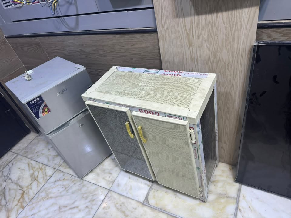 اغراض مكتبي للبيع مستخدم كلهن ب٧٥٠
نص طخم
كاوتنر اصغير
ميز مكتبي مع ملاحقات
تلفزيون ٤٢
***********
