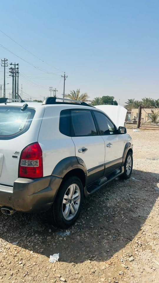 للبيع توكسان 2009 كفاله عامه بيها بارد شويه موضح بالسونار وحالوبه وحده بالقماره وثنين بالبنيد غير ذني كفاله محرك وكير بحالة جيده تبريد وتدفئة شغالات ماشيه 271 رقم بابل الماني بسمي سنويه لل28 
السعر 115 وبيها مجال حك الجيه مكاني نجف 
للاستفسار واتساب ***********

