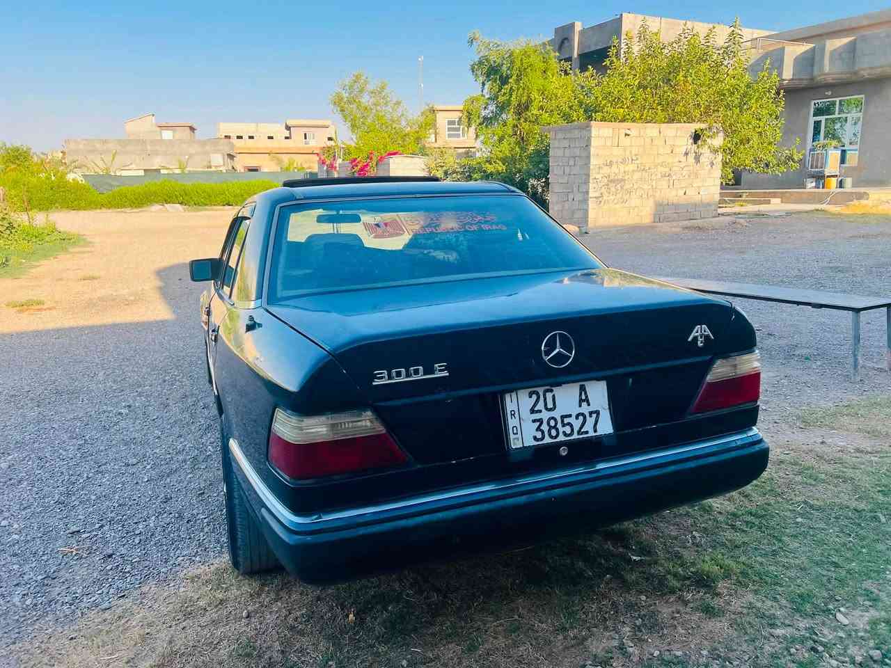 السلام عليكم ،  إليكم :

### ✨ **للبيع: مرسيدس  ** ✨

  المميزة:

🔹 **الموديل:** 1990

🔹 **المحرك:** بطة 2.5

🔹 **النظام:** ديلكو

### 📋 **المواصفات والمميزات:**

✅ **الإطارات:** 4 تايرات جديدة تماماً.

✅ **الصدر:** تم تجديد الصدر الأمامي والخلفي بالكامل.

✅ **الكهربائيات:** كافة المنظومة الكهربائية شغالة وبحالة ممتازة.

مكان السياره ديالى  السعدية 

💰 **السعر:** 55وبيه مجال

📞 **للتواصل والاستفسار:**

*************.*
