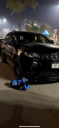 للبيع جيب كراند شيروكي SRT  موديل  : 2021  وكالة هارلم   السيارة بحالة...