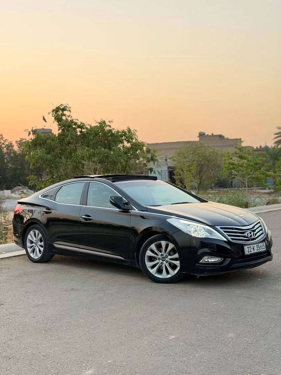 سلام عليكم.    مكلف بل نشر.  هاي سياره مال بيت عارضيه لبيع

سوناتا ازيرا 2014.  محرك 2400 دوش.  حجم 4 سلندر. مكفول

ماشيه 92K  سياره مواصفات لمتيدد فول فول خليجيه باسمي 

رقم اربيل جديد هزه صاعده جديده. مكاني بغداد الرصافه 

السياره بدون صبغ. قبل سبوع سويت سونار.  بنيد مفتوح. 

***********.       اخوان السعر 98 ورقه امانت عنده بناء.
