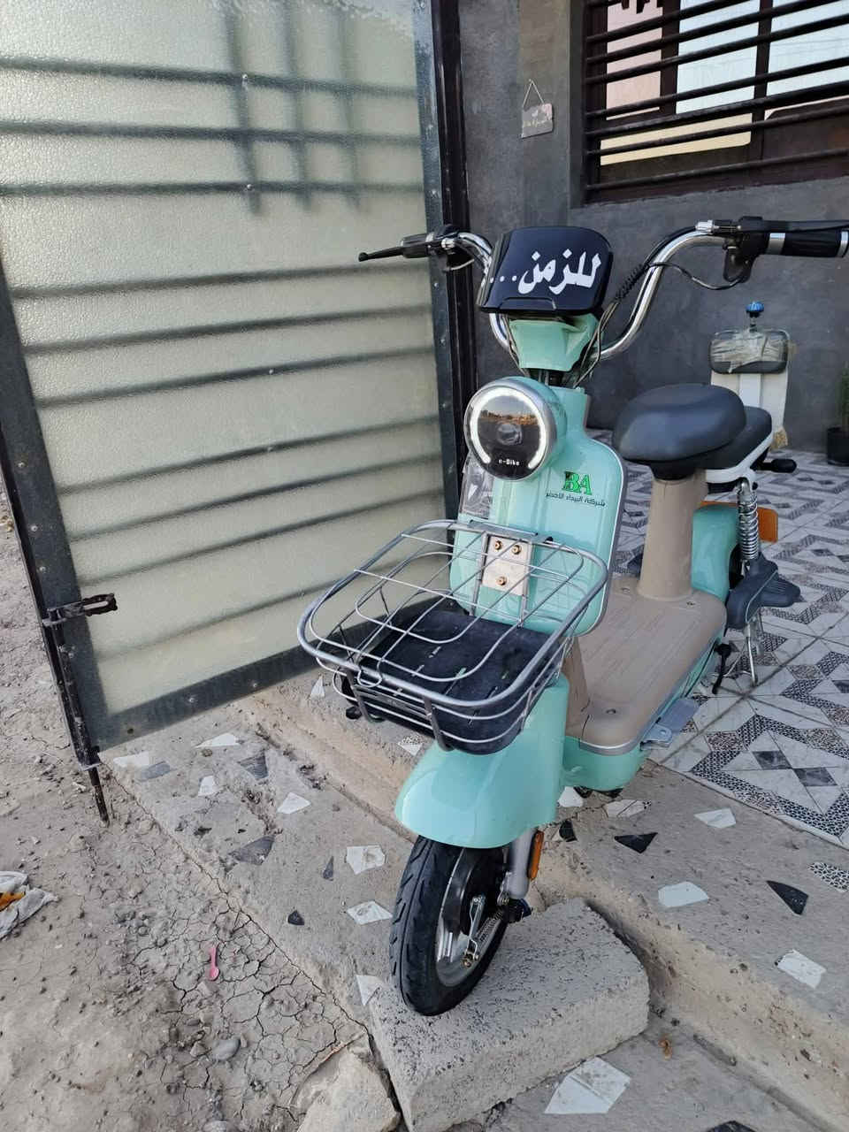 السلام عليكم دراجه شحن للبيع السعر 300 الف وبيه مجال تشغيل بصمه وكارت وسويج يجي بيه سويج خاص يقفل التاير  بطاريات سليمه الدراجه لعبت بيه شهر وبنچر التاير الخلفي الدراجه جديده كل شيء مابيها بطاريات جديده بيها وصل ضمان للتواصل ***********العنوان بغداد سبع البور
