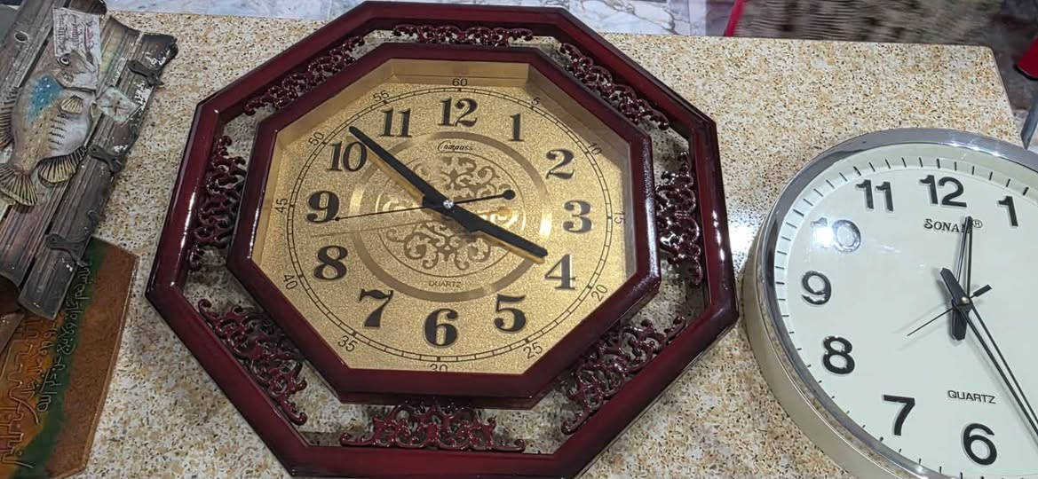 للبيع غراض ديكور منزلية وبحالة ممتازة جداً (الكوت)
السلام عليكم إخواني،

متوفرة عندي قطع ديكور منزلية راقية وبحالة نظيفة جداً للبيع:

فازات (مزهريات) زجاجية انتيك: تصميم شرقي مميز ومزخرف يناسب الصالونات والسطحيات.

ساعات جدارية: ساعة خشبية انتيك ثمانية الأضلاع + ساعة جدارية دائرية.

الفازات: من 10 إلى 20 ألف للقطعة (حسب النوع).

الساعات: من 5 إلى 15 ألف.

سعر خاص للي يأخذهن كلهن جملة واحدة (سعر ما يتفوت).

الموقع: الكوت تقاطع هكوري خلف ثانوية النهرين

للطلب أو الاستفسار يرجى التوصل عبر الخاص أو الاتصال على الرقم: [***********-***********].
