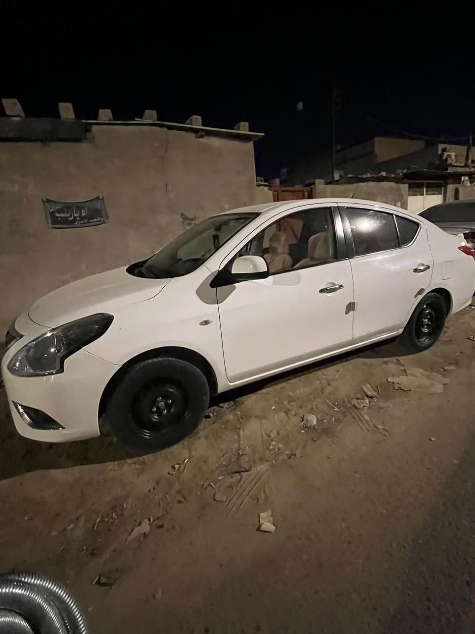 سلام عليكم 
نيسان سني هندي وديل ٢٠٢٣ السيارة ماشية ٥٠ قابل للزيادة 
بيها بارد ب الجاملغ الامامي كد شبر والضربه الي ب الفيديو 
السيارة جاهزه ونضيفة  عنوانها البصرة رقم اربيل تحويل او وكتله باسم شركة 

الاستفسار ***********
