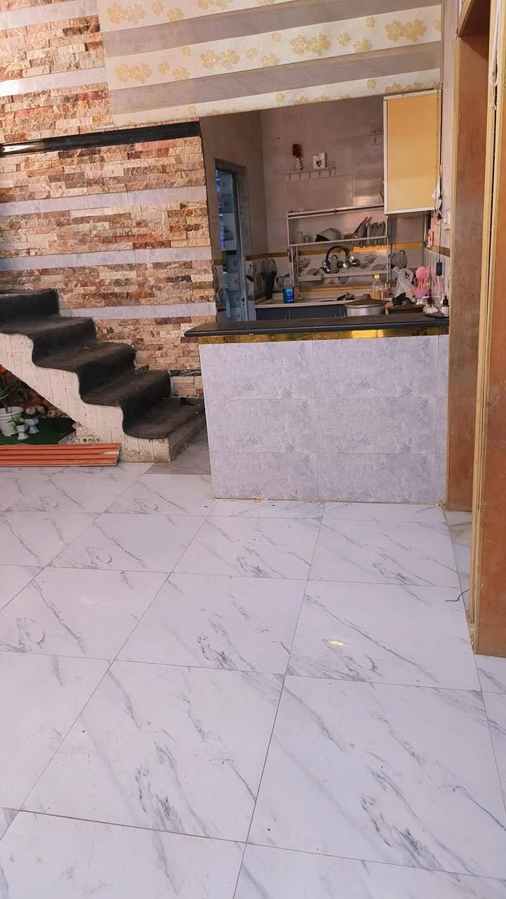 بيت للبيع 75 متر بي استقبال وغرفة نوم وصالة ومطبخ صحيات
داخلي وخارجي طابق ثاني كامل للنص خدمات كلهه موجودة سند 25 مكانة الرشدية سايدين تبليط الجديد  ملعب هادي السعر 40
للتواصل ***********
