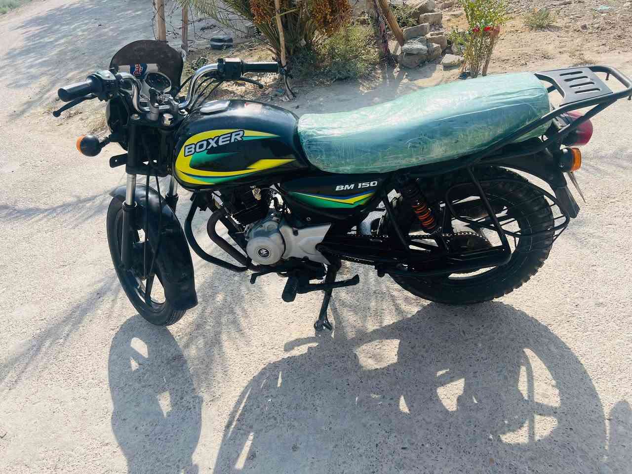 سلام عليكم دراجه بوكسر البيع موديل 21 كهرباء كلها شغاله مكاني البصره القرنه  السعر 750(************
