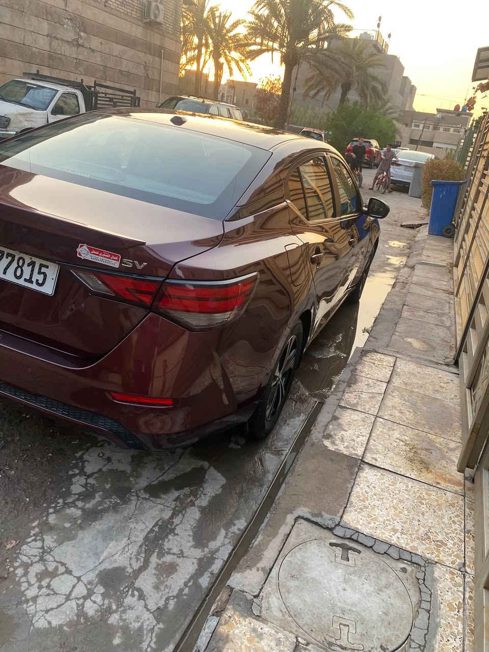 سلام عليكم للبيع سيارة نيسان سنترا موديل ٢٠٢٣ رقم بغداد مواصفات سيارة sv  فول عدا الفتحه تحكمات بالستيرين رادار امامي ورادار خلفي ونقط عمياء وثلاثه انظمه قياده هي المواصفات المعروفه السياره على حادثه مال امريكا مابيه اي حادث بالعراق والسياره بيه صبغ جاملغ و بنيد والباب على كد الطخه والباقي مكفول والشاصي دكه مال جاكوج مابيه شرط الفحص والسياره حلوه مماشيه هواي ماشيه 18898MIفقط 
السعر 130$ وبيها مجال قليل للاتصال على الرقم ***********
