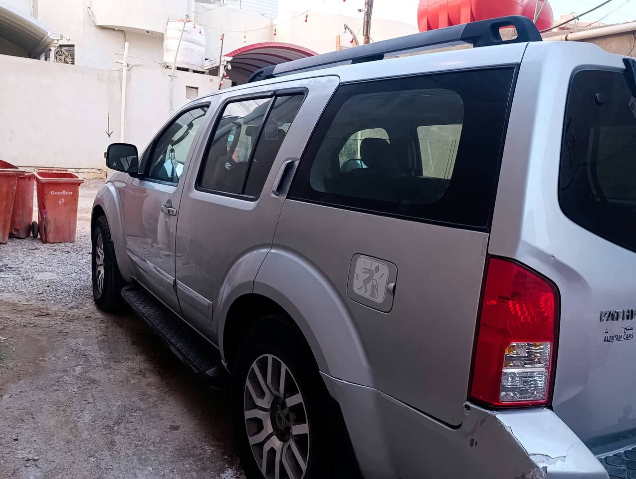 نيسان باثندر • ٢٠١٠ • رقم انكليزي