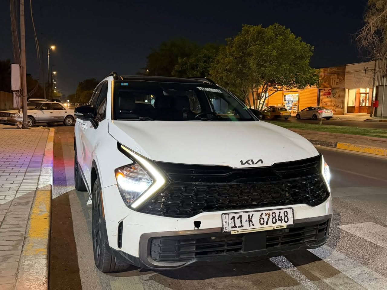 السلام عليكم كيا سبورت
🔥🔥 للبيع Kia Sportage X-Line 2023 🇺🇸 🔥🔥

🚘 كيا سبورتج X-Line 2023
🇺🇸 وارد أمريكي
⛽ بنزين 2.5
🛞 دفع رباعي AWD
⚙️ قير أوتوماتيك 8 سرعات
⭐ فل مواصفات
🤍 لون صدفي
📍 الممشى: 52 ألف كم

✨ السيارة مرتبة وحلوة، ومواصفاتها عالية:
🖥️ شاشة كبيرة
📱 Apple CarPlay / Android Auto
🔑 بصمة وتشغيل زر
💺 مقاعد جلد
❄️ تبريد وتدفئة
🛡️ أنظمة أمان ومساعدة قيادة
🛞 جنوط X-Line

🔧 الحادث: بنيد وجاملغ بارد فقط
🎨 بدون صبغ — حسب المذكور
يعني السيارة ما عليها صبغ، والتصليح كان بارد.

📍 الموقع: باب الشيخ – حي الكيلاني

💰 السعر عند الاتصال
📞 ***********

🔥 سبورتج X-Line… شكل فخم، مواصفات كاملة، ودفع رباعي.
📞 اللي جاد بالشراء يتفضل يتصل، والسيارة تفحص من أي جهة يختارها المشتري.
