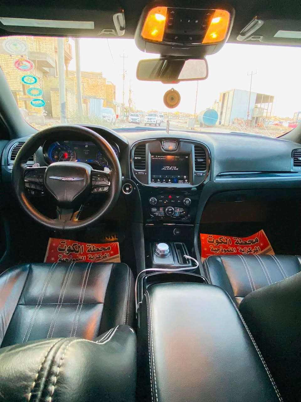 السلام عليكم
للبيع  كرايسلر اوباما2022 فئة S ، وارد أمريكي

المواصفات:

* فئة S

* محرك 6 سلندر 3.6 لتر

* دفع خلفي

* ناقل حركة أوتوماتيكي 

* تشغيل بصمة

* دخول ذكي

* شاشة  تدعم كاربلاي

* كاميرا خلفية

* حساسات خلفية 

* مثبت سرعة

* تحكم بالمقود

* مقاعد كهربائية للسائق والذي بجانبه

* تبريد مركزي

* مرايا كهربائية

* عداد المسافة 81الف حقيقي

* إضاءة ليد 

* فتحت سقف 

* نظام تحذير ومراقبة النقطة العمياء

* نظام المحافظة على المسار

* نظام بريك تلقائي عند الطوارئ 

*مكاني كوت 
الاتصال ***********
