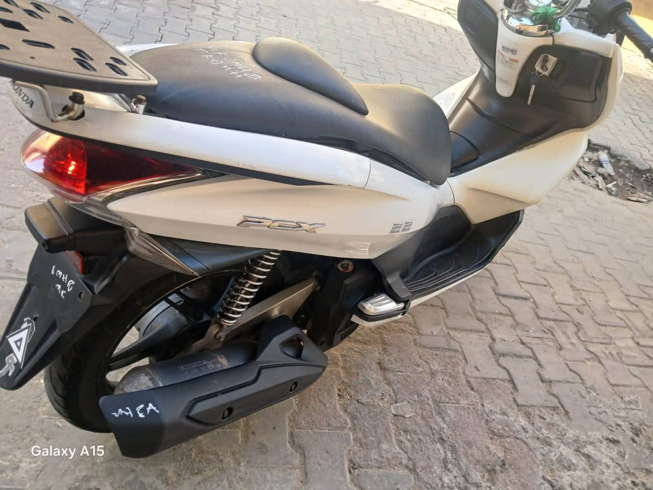 سلام عليكم....
دراجة (PSX)...(جيل الاول)  
🛵للبيع  ماشيه 28 الف الفحقيقي ممتعوبه
دراجة شلعه معدل كهربائيات كلهه شغاله 
دراجة جديده  بلادية
أي نقص مابيهة دراجه مكفوله كفاله عامه بشرط علفحص اذا برغي مفتوح ترجع دراجة مال جناي 
جيب فيتر وتعال افحص مستعجل على بيعتهه السعر مليون و350
العنوان بغداد  الكرخ  الاستفسار الاتصال على الرقم 📞***********
