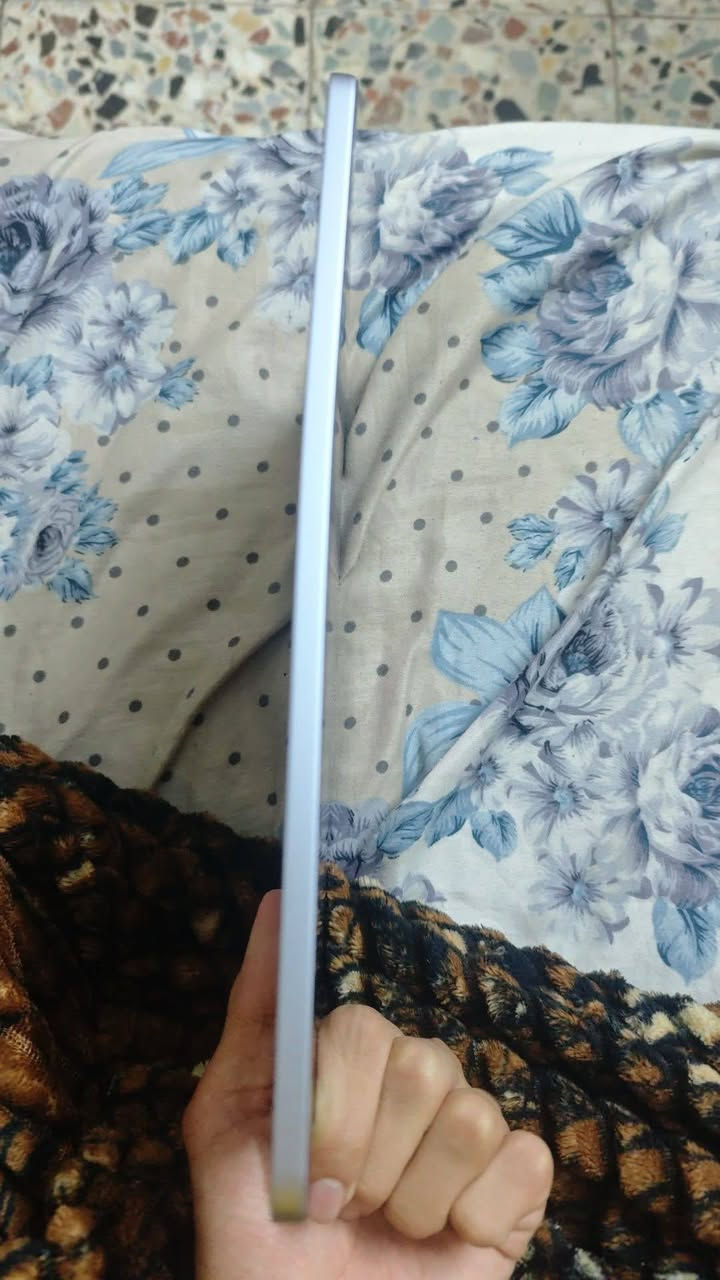 Xiaomi pad 7
السلام عليكم شباب ايباد شاومي باد 7 مثل ما موضح بالصورة 
الجهاز مستخدم قليل جدا يجي وياه كفر وشاحنة وكارتونته 

الجهاز بيه فطر بالكلاسة مثل ما موضح بالصورة خط واحد 

أما غير هاي الجهاز كلكم تعرفوه غني عن التعريف من مواصفات وأداء تجيني للبيت تفحص براحتك وتاخذه جهاز اقوى شي طالع الديوانية مال البيت ما شايف المصلح حتى من بعيد 

سعره بالسوگ صاعد ٤٧٠ ومستمر بالصعود 

اني هذا ابيعه ب٤٠٠ وبيه مجال بسيط حگ الجية 

مكاني بغداد المدينة قطاع ٣٥
هذا رقم ***********
