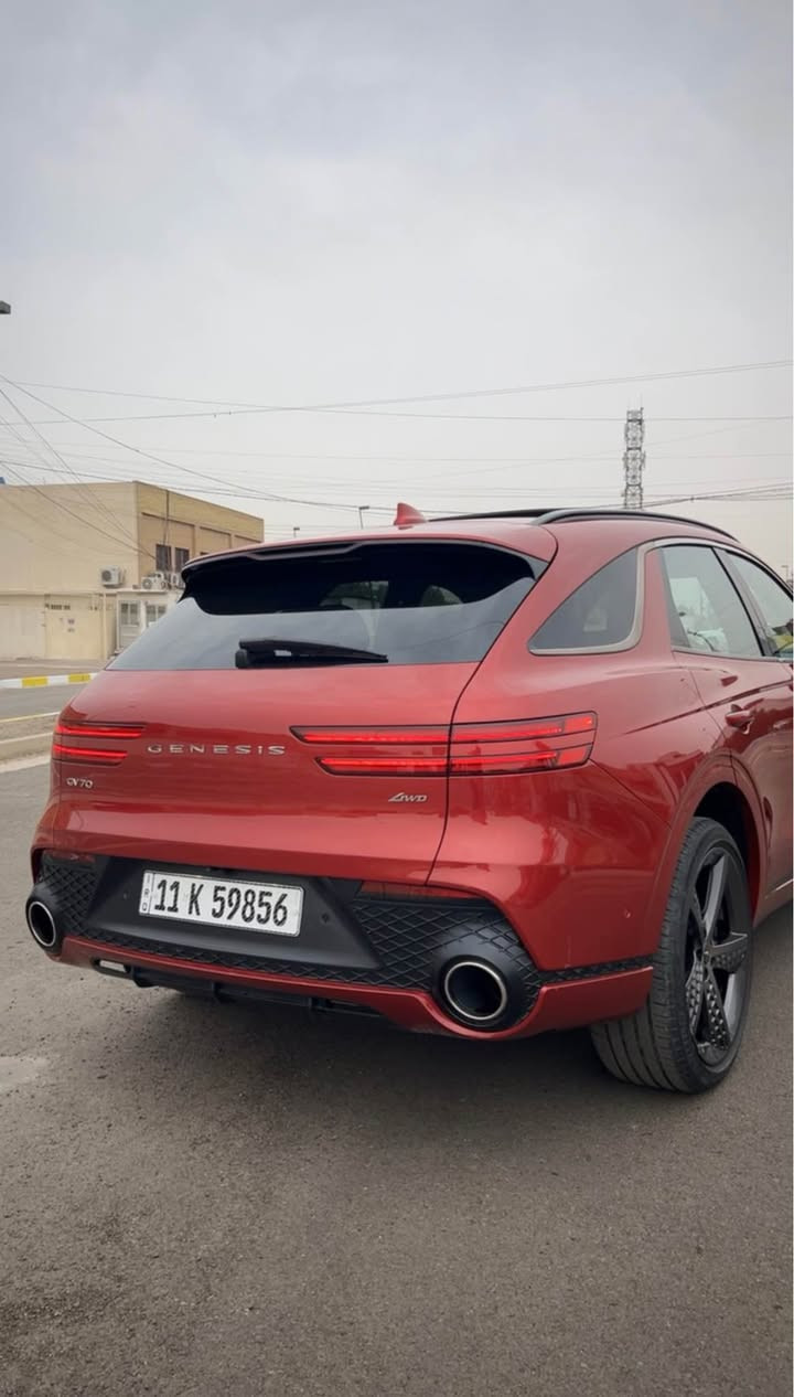 Genesis gv70 sport 2023 
السياره بدون ايرباك ،
حادثها كڤر الصندوك  فقط موجود بالصور 
الصبغ بيها بس قطعة البلاستك مال صندوك تعتبر كلين💯
ماشيه 50 الف كيلو وليس ميل  

* محرك 4 سلندر تيربو 2.5   
* الكير أوتوماتيك 8 سرعات
* دفع رباعي AWD
* اربع وضعيات قيادة  
Eco , comfort , sport, sport+
* حجم الويل رياضي 21 
* تصميم خارجي رياضي.
* تشغيل عن بعد 
* تقديم وترجيع السياره بالبصمة 
* المقاعد الأمامية تدفئه وتبريد .
* المقاعد الأماميه كهربائية مع ذاكرة خزن 
* ستيرن تدفئة
* سقف بانوراما 
* إضاءة داخلية محيطية
* ستائر للأبواب الخلفية
* تحكم تبريد منفصل 
* شاشة وسطية 14.5 
* شاشة عدادات رقمية 12.3 إنچ ثلاثية الأبعاد. 
* شحن لاسلكي للموبايل.
* Apple CarPlay وAndroid Auto.
* دخول ذكي ترحيب 
* صندوك كهرباء 
* كاميرا 360 درجة 
* كاميرا مراقبة النقطة العمياء
* رادار مثبت سرعة متكيف
* تحذير وتصحيح المسار 
* مراقبة النقطة العمياء
* تحذير من الاصطدام الأمامي
* فرملة طوارئ أوتوماتيكية
* تحذير حركة المرور الخلفية
* مساعد ركن
* مساعد الركن عن بُعد

 السعر 36500$ وبي مجال 
*********** بغداد, العراق
