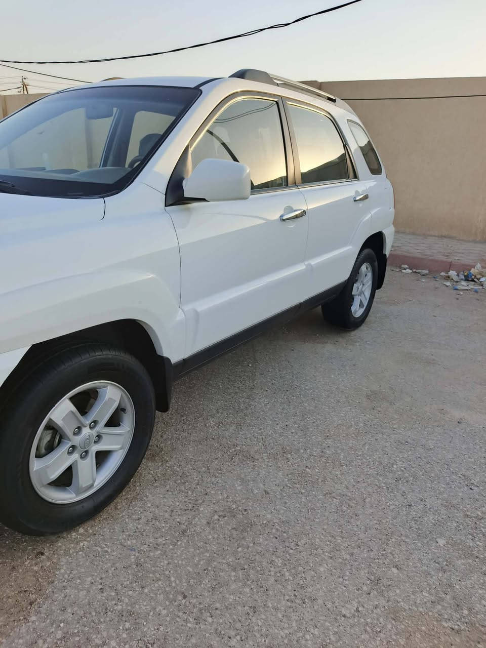 سلام عليكم اليدرو جديد للبيع سبورتج موديل 2010 مكفولة كفاله عامه لا صبغ ولا بارد ولا شخوط ولا رصعات حتى الدعاميات والبلاستك كفاله لوك جديده بمعنى الكلمه كلها بوضع الشركه محرك 2000 دوش ما مفتوح لا بخار ولا صوت ولا تنقيص كير ما مفتوح حداديه وتراي شرط زيرو تخم تاير جديد غرفتها جديده خارج وداخل 1 على 1 بلاديه من الدعاميه للدعاميه وشرط من القطع النوادر بيهج جداده رقم بابل الجديد سنويه لل 2029 تحويل مباشر تبريد ثلج كتلوكات الشركه وعدتتها بيها فتحه سقف تجوه طكتين دواخل صاج بيجي عسلي خمسه ويل كب السعر 120 وبيها مجال بسيط ***********. ***********.
