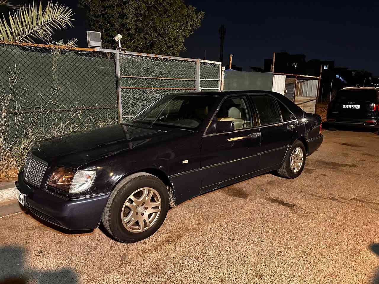 للبيع مارسدس شبيح s320
موديل 1994بأسم 
محرك3200خراطيم
الصدر شوي بيه صوت خفيف 
تخم تاير جديد 
كير هم جديد 
تبريد مايشتغل 
محرك زين مابيه لاتبخير ولاتنقيص
السيارة شغالة وجاهزة ترايك للبصرة 
السعر 58
مكاني بغداد حي الجهاد
***********
***********
