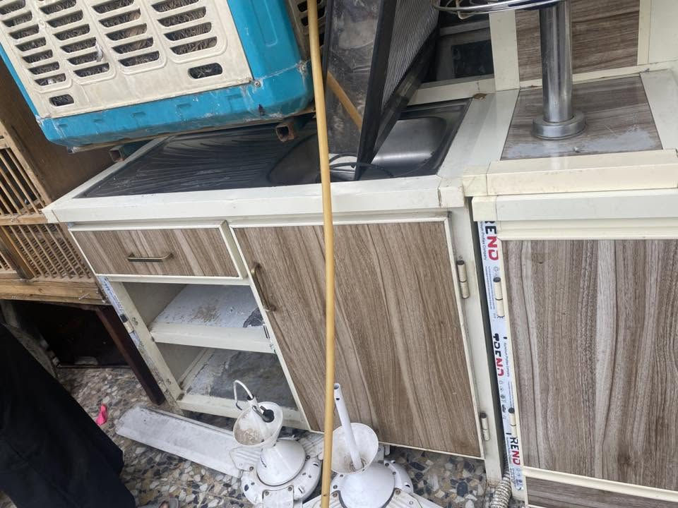 سلام عليكم كاونتر البيع ٣ قطع نضيف المكان ام الكبر والغزلان السعر ٢٢٥ وبي مجال بصيط ***********
