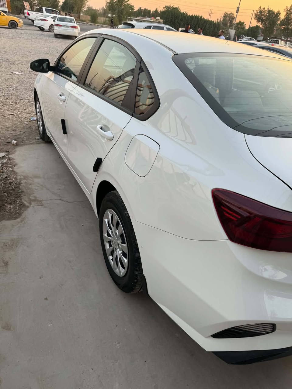 سيراتو موديل 2024 خليجي مكينه 2000 داخل لونين قطعتين تبريد رقم أربيل تحويل أو وكاله 
ماشيه 23 الف بعده بريحة الشركه 
بيه شخط ب الباب وكم حالوبه ما يبين فقط مكفولة من الصبغ 
السعر 163
مكان واسط العزيزيه 
***********
