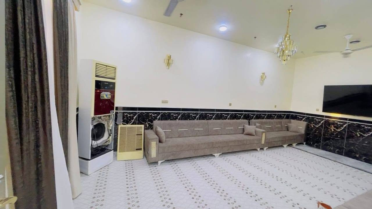 بيت زراعي للبيع مساحه 230متر
فضليه نزله البيطره يبعد عن شارع 100متر  رجائن بس شراي يتصل ع رقم ***********
