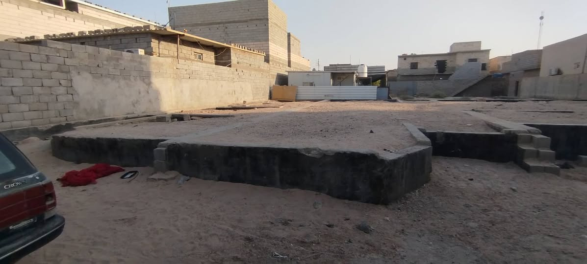 قطعه للبيع    260متر
بيها بتلوين كل بتلو 130 متر 
عنوان القطعه كوت ثويني شارع العكروركه 
ثاني فرع 
السعر 65 مليون

***********
