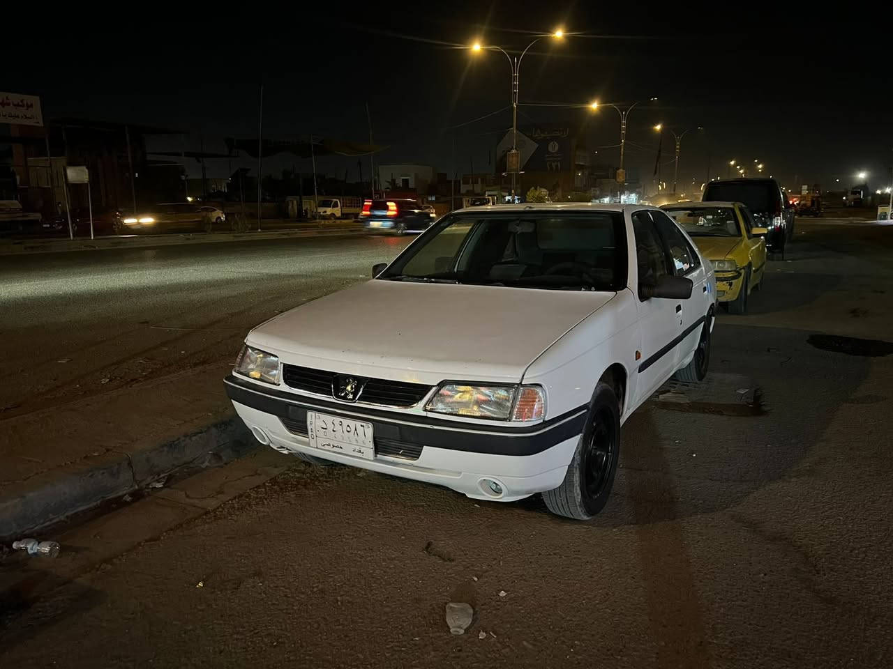 السلام عليكم بيجو GLX موديل 2009 
كامله مكمله تبريدها ثلج تحويل مباشر 
السعر ٣١ وبيها مجال للشراي 
الاتصال بالرقم 
***********
مكانها بغداد
