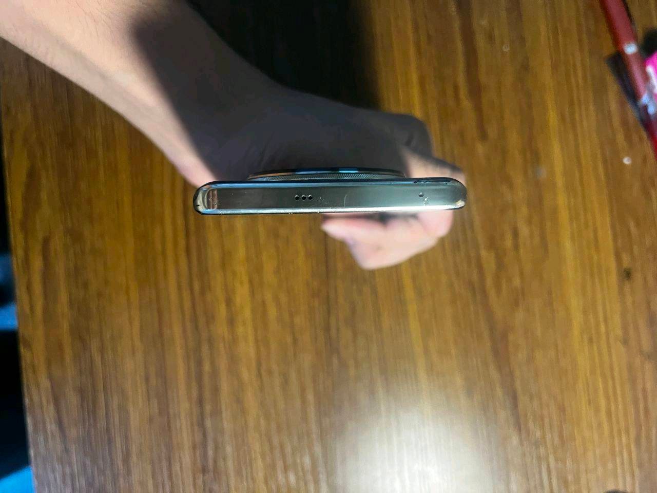 ريلمي ١٢ برو بلس • ذاكرة ٥١٢ • دكمة خفض موقفة