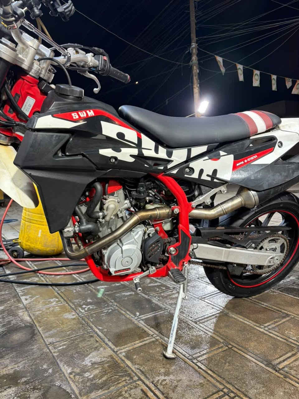 قفاز swm إيطالي محرك 300cc موديل 2022 رايدها ب 20ورقة وبيها مجال ***********
