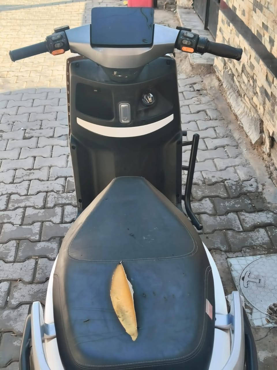 دراجه شحن ريان الوحش جديدة
وبيهة نواقص بصيطة 
6بطاريت عاديات  
الدراجه نضيفه  
سعرهه 700 ومستعجل عله البيعه وبيهه مجال  وما اقصر الي يدخل للستفسار ***********
