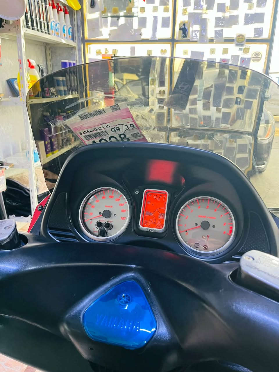 السلام عليكم
TMAX 2008 
للبيع 
مكفوله كفاله عامه من كفر ومكينه 
 ماشيه 53 
3 سويجات سكيورتي 
اي نقص مابيه الدراجه 
جديده وجاهزه من كلشي 
المكان حله ناحيه النيل 
السعر 24$ وبيه مجال 
***********
