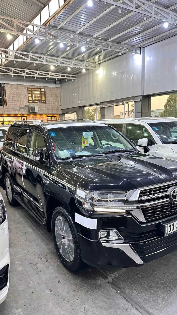 تويوتا لاندكروزر  2021 GXR (Grand Touring – SAS)
 (باب أول – شركة SAS) 
السيارة على وضعها البلدي (أصلية بالكامل)
بدون صبغ، بدون بارد، بدون تبديل، بدون رمل
دعاميات ولحيات بشرط وكالة مغلفه PPF 
كفالة عامة من كلشي
محرك بشرط 
4 تايرات دنلوب أصلية جديدة
سنوية + زنك + رقم كلها جديدة وجاهزة
جاهزة 100% بدون أي نقص
المواصفات (فل فل 1/1)

🟪 السعر  :: اتصل 

فتحة سقف
بصمة تشغيل + أبواب (2 بصمة)
تشغيل عن بعد
صندوق شفط (كهربائي)
3 شاشات
4 كاميرات
شحن وايرلس
كشنات جلد + كشنات كهرباء (كشن السائق 3 دكم)
ثلاجة
نظام ECO
حساسات أمامي وخلفي
مرايا شفط + طي أوتوماتيك
لايت LED + زينون بلادي
داخل بيجي
ستيرن تحكم  

للبيع او مراوس 

مكان بغداد 

*********** // ***********📞
