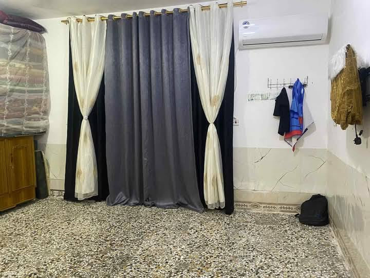السلام عليكم بيت مساحة 215 متر بالدوانم قرب سمير الخياط الخط الاول سادس بيت عن الشارع العام الرئيسي شراي اتصل ما مو شراي رجاءا لا اضل اتعامل وتخابر بدون فايده الاتصال ع الرقم ‏/ ‪***********‬‏
